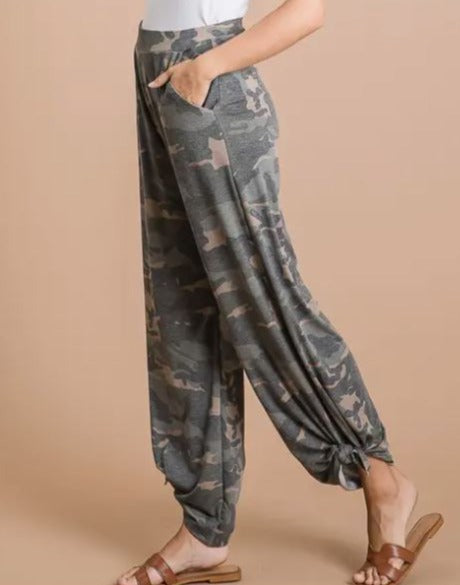 Side Split Camo Pant